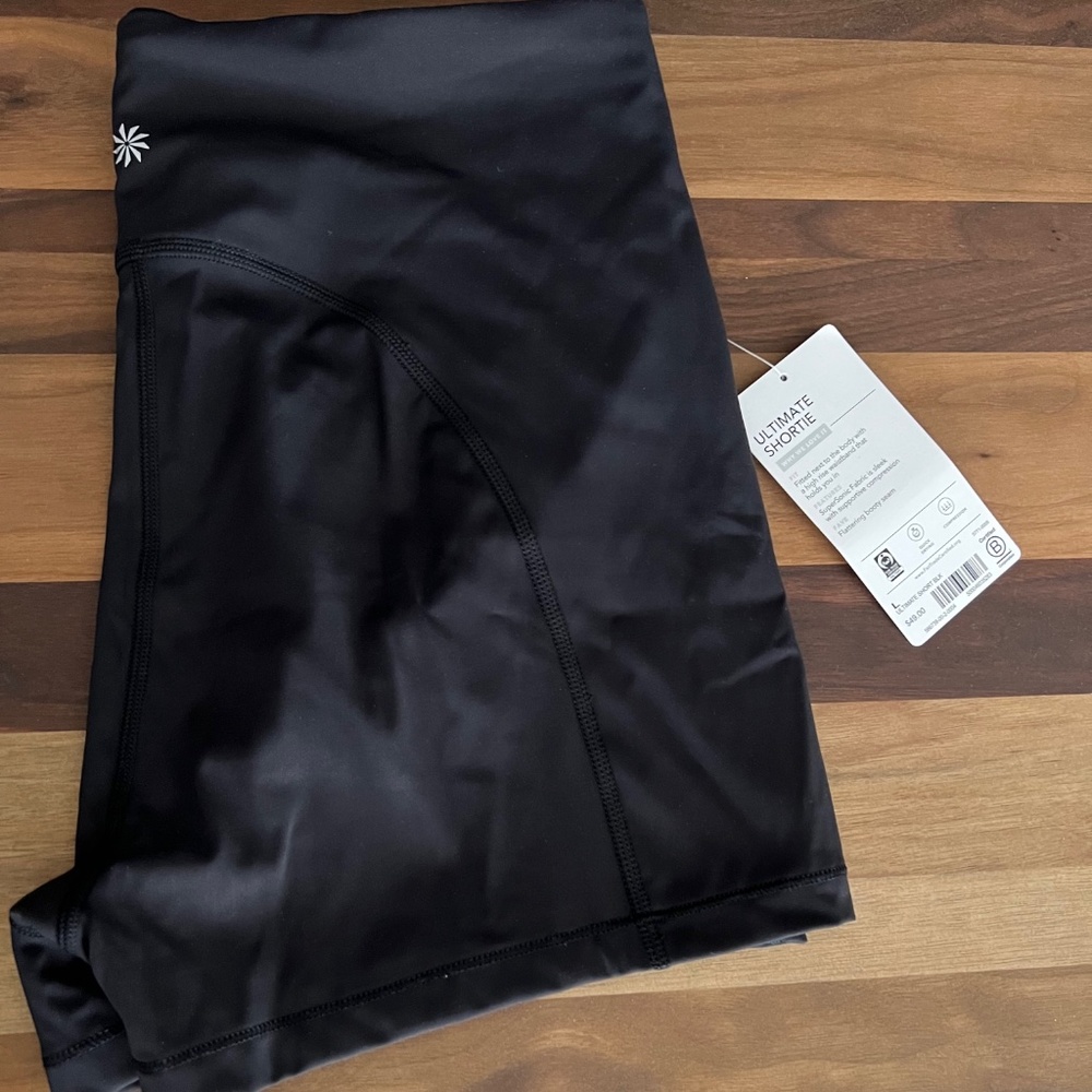 NWT Athleta Ultimate Shortie Women's L